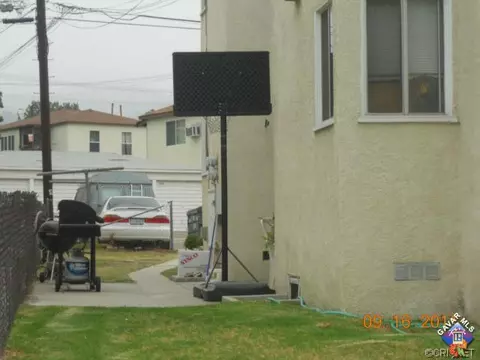1740 Scott Out Rd, Burbank, CA 91504 photo 4