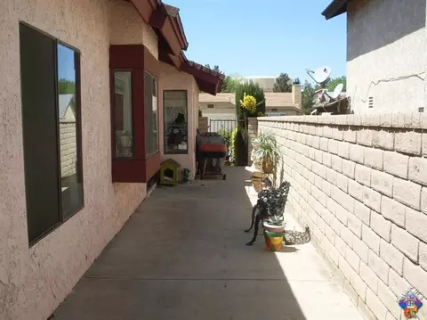 36950 Desert Willow Dr, Palmdale, CA 93550 photo 3