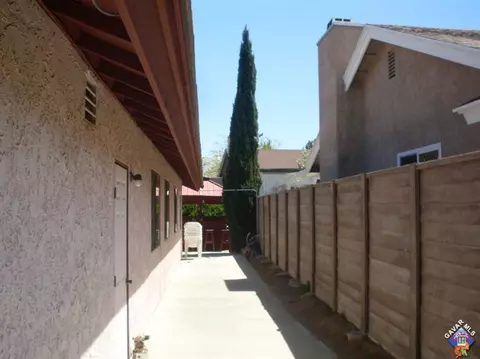 36950 Desert Willow Dr, Palmdale, CA 93550 photo 2