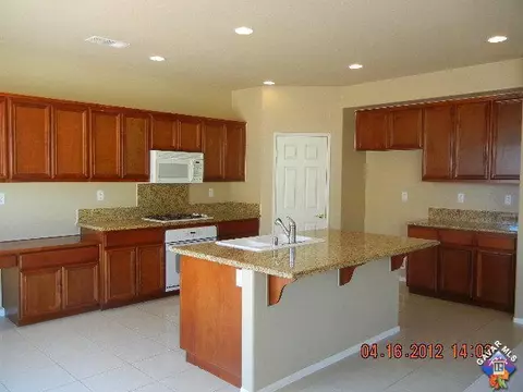 2300 Foxtail Dr, Palmdale, CA 93551 photo 3