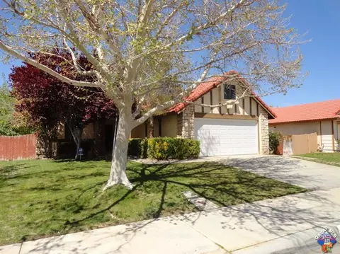 43345 Carol Dr, Lancaster, CA 93535 photo 2