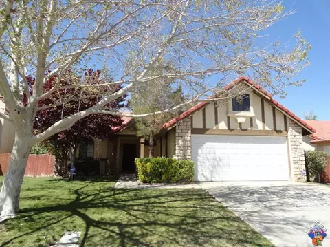43345 Carol Dr, Lancaster, CA 93535 photo 1