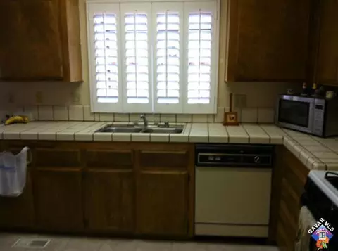 14328 Lear St, Mojave, CA 93501 photo 2