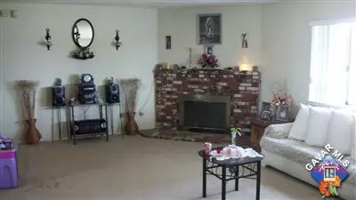 17205 Valeport Ave E, Lancaster, CA 93535 photo 2