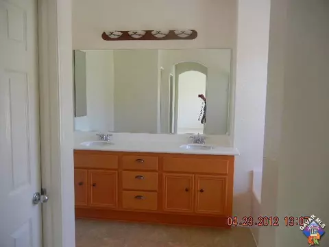 2512 Yarrow Ct, Palmdale, CA 93551 photo 8
