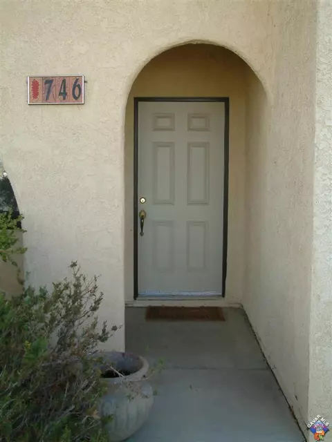 746 E Ivesbrook St, Lancaster, CA 93535 photo 1