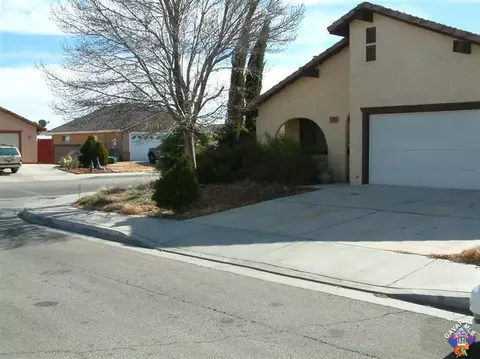 746 E Ivesbrook St, Lancaster, CA 93535 photo 3