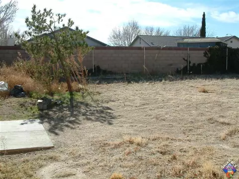 746 E Ivesbrook St, Lancaster, CA 93535 photo 6