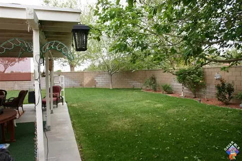 2352 Lightcap St, Lancaster, CA 93535 photo 8