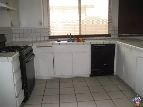 1050 E Lingard St, Lancaster, CA 93535 photo 5