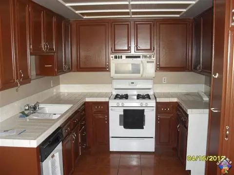 43931 Broadwater Ave, Lancaster, CA 93535 photo 2