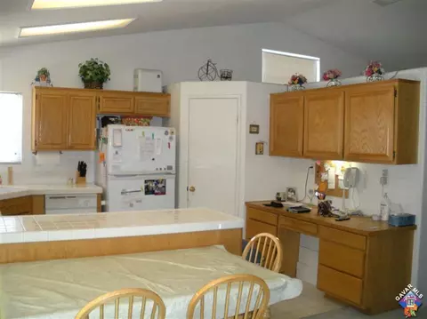 37537 Deville St, Palmdale, CA 93552 photo 3