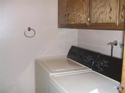 3216 Versailles Ct, Lancaster, CA 93536 photo 2