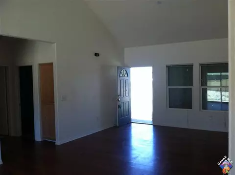308 Lightcap St, Lancaster, CA 93535 photo 4