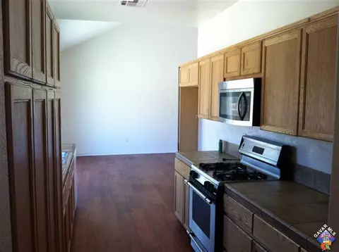308 Lightcap St, Lancaster, CA 93535 photo 1