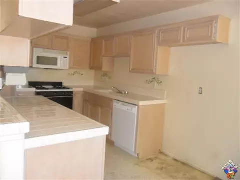 39237 W 10th St #E, Palmdale, CA 93551 photo 5