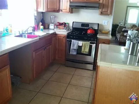 37141 57th St, Palmdale, CA 93552 photo 6