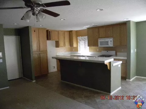 45517 Robinson Dr, Lancaster, CA 93535 photo 5