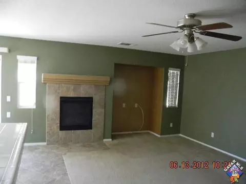 45517 Robinson Dr, Lancaster, CA 93535 photo 3