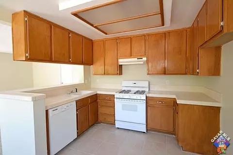 639 E Kettering St, Lancaster, CA 93535 photo 9