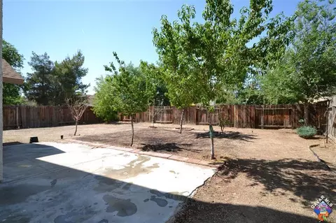 639 E Kettering St, Lancaster, CA 93535 photo 25