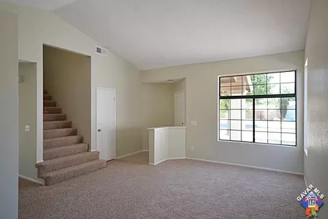 639 E Kettering St, Lancaster, CA 93535 photo 3