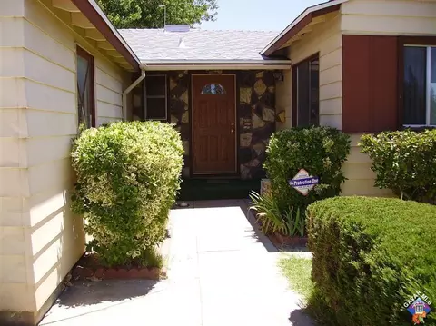 1300 W Kettering St, Lancaster, CA 93534 photo 2