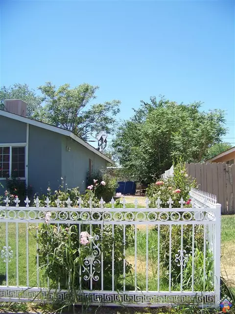 44237 Benald St, Lancaster, CA 93535 photo 3