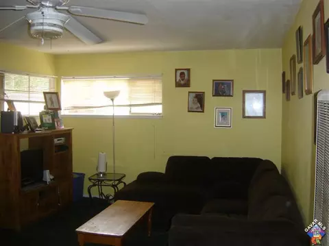 620 Nugent St E, Lancaster, CA 93535 photo 2