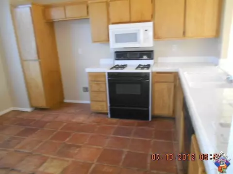 36904 57th St, Palmdale, CA 93552 photo 2