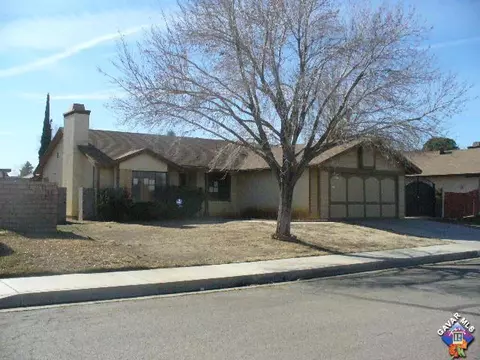 1910 Birch Tree Ln, Palmdale, CA 93550 photo 1