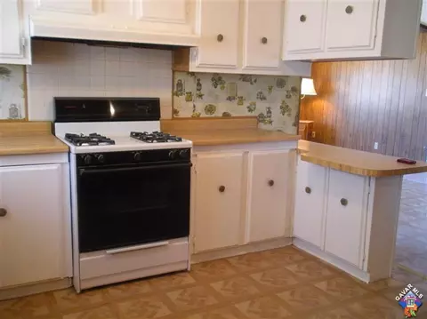 8075 Goldencrest Dr, Mojave, CA 93501 photo 4