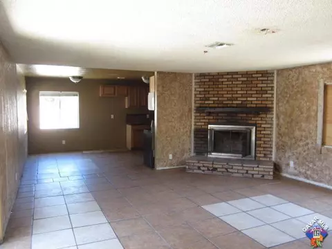 37836 E 10th St, Palmdale, CA 93550 photo 2