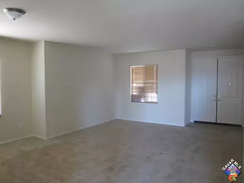 38167 Desert Hawk Dr, Palmdale, CA 93552 photo 2