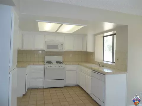 45814 Picadilly St, Lancaster, CA 93534 photo 7