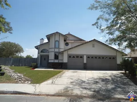45814 Picadilly St, Lancaster, CA 93534 photo 2