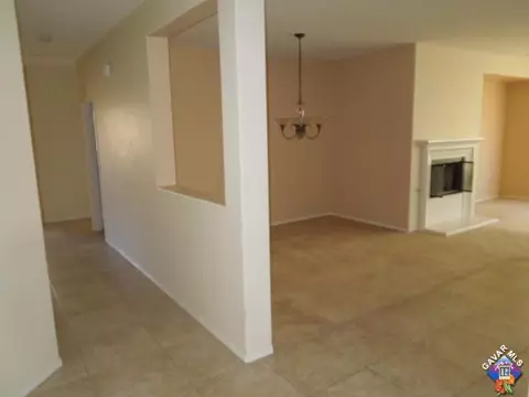 6129 Starview Dr, Lancaster, CA 93536 photo 2