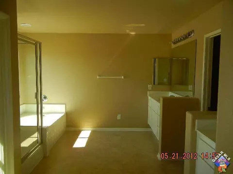 37403 Siderno Dr, Palmdale, CA 93552 photo 8