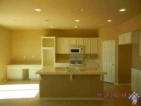 37403 Siderno Dr, Palmdale, CA 93552 photo 4