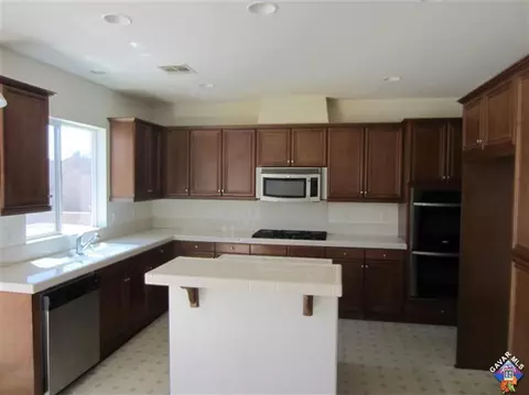 43444 Hampton St, Lancaster, CA 93536 photo 3