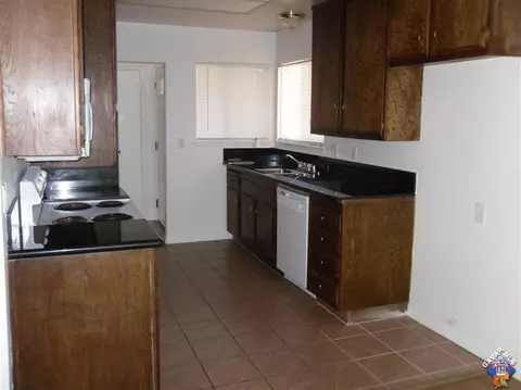 44310 Downsview Rd, Lancaster, CA 93535 photo 2