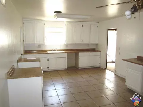 37529 E 4th St, Palmdale, CA 93550 photo 5