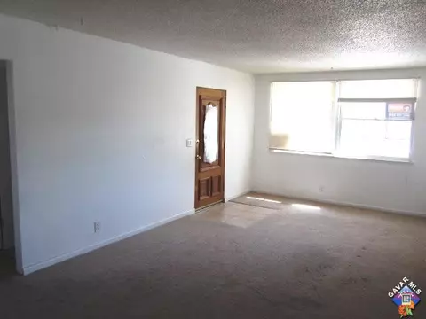 37529 E 4th St, Palmdale, CA 93550 photo 3