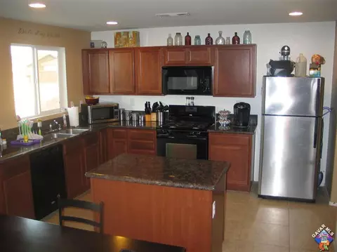 3331 James Ct, Lancaster, CA 93535 photo 2