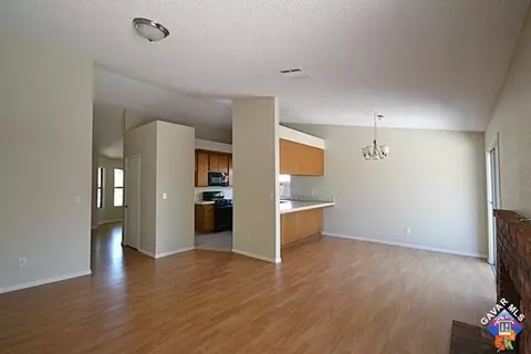 44116 Fenhold St, Lancaster, CA 93535 photo 2