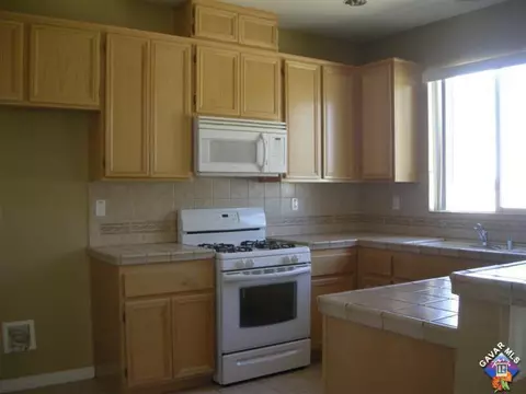 1825 E Lingard St, Lancaster, CA 93535 photo 3