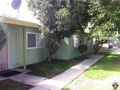 45427 Cedar Ave, Lancaster, CA 93534 photo 2