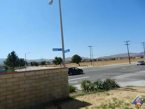 37200 45th St, Palmdale, CA 93552 photo 2