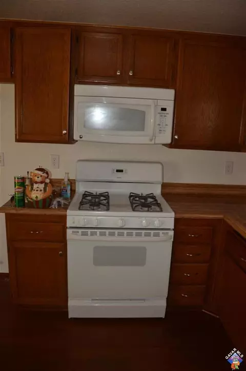 3032 Avenue S4 E, Palmdale, CA 93550 photo 4