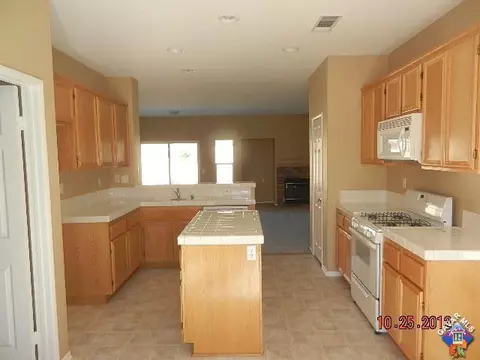 2011 Astor Ct, Lancaster, CA 93536 photo 6